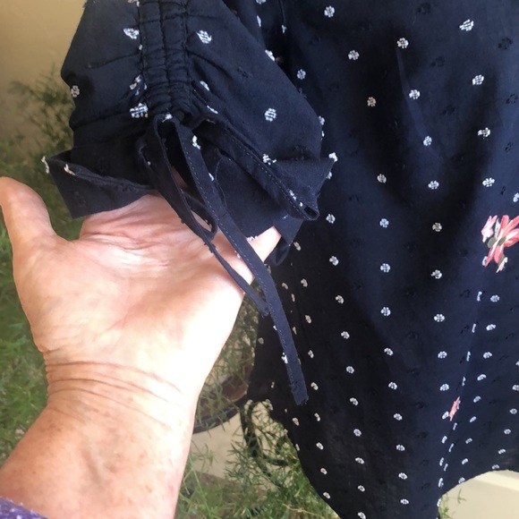 🌷SOLD🌷Navy Blue Blouse has gathered and tied bows and cuffs on 3/4 sleeves. - Picture 5 of 9